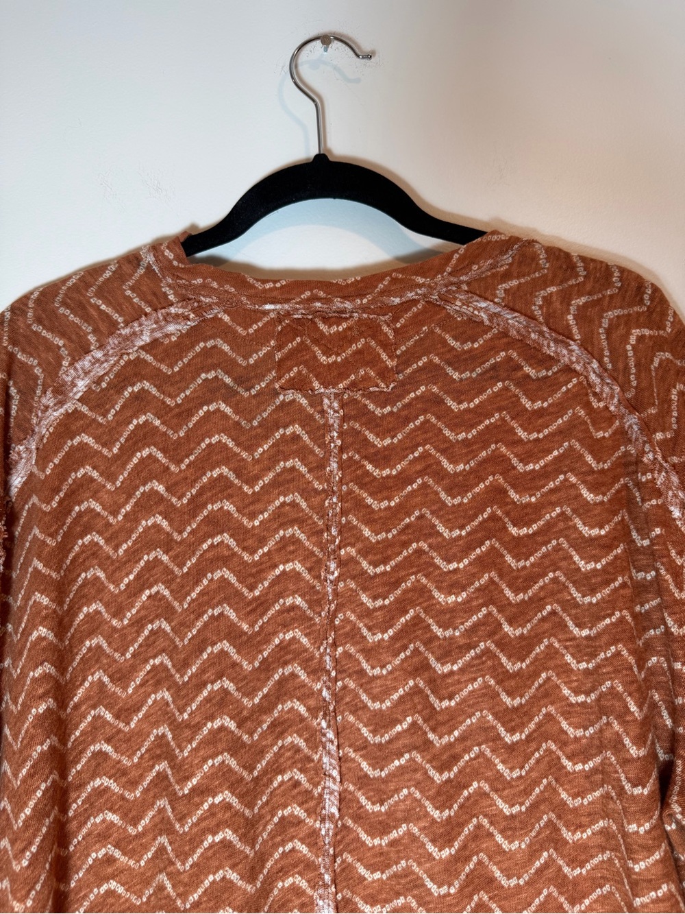 Free People We The Free Bali Backpacker Tee Zig Zap Print Rust Size Small - Picture 7 of 11